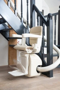 Handicare_Freecurve_powered_footrest